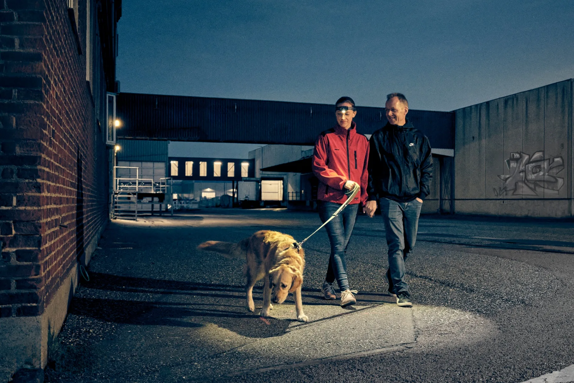 En fælles udfordring – aftentur med hund i industrikvarter